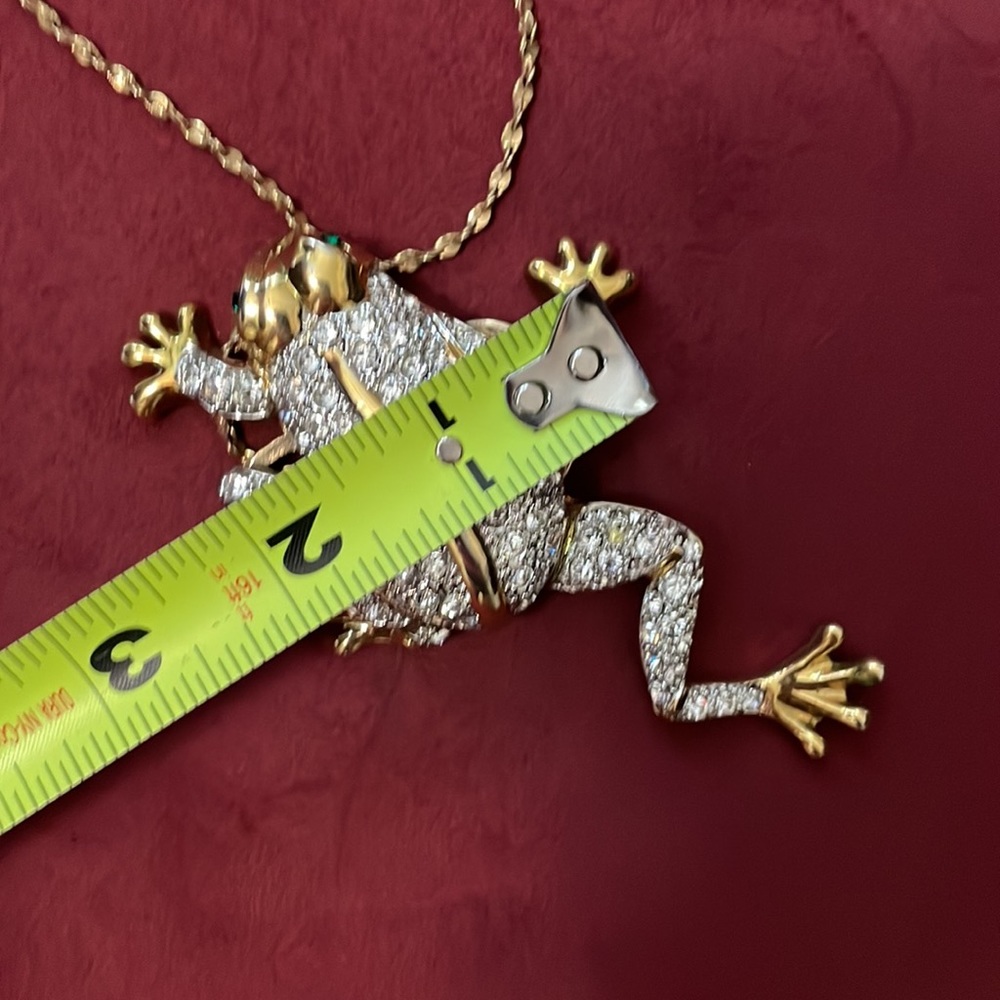 Gold tone Crystal Frog pendant - Picture 7 of 9